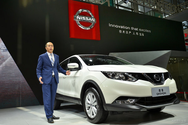 另外,2017款逍客全新推出更具竞争力的2.0L XV智享版,售价仅为15.78万,凭借其外观时尚动感、内饰精致实用、各项丰富配置,堪称同级最具性价比的车型。 随着全新KICKS劲客的引入与2017款逍客的上市,东风日产SUV家族的产品谱系变得日趋完善。未来,它们联合奇骏、楼兰,乃至途乐,由小及大,实现SUV品类全覆盖,构建中国合资汽车企业最全面、最具影响力的SUV产品矩阵。 区域销量捷报频传 助力品牌年轻化战略升级 深圳作为南区最重要、最活跃的城市之一,历来受到东风日产的重视。在不断推出年轻化产品的基