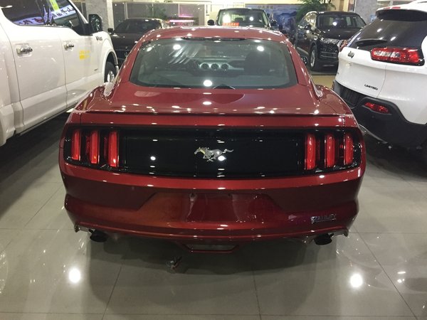 純進(jìn)口福特野馬報(bào)價(jià) 緊俏跑車31.5萬(wàn)熱銷-圖3