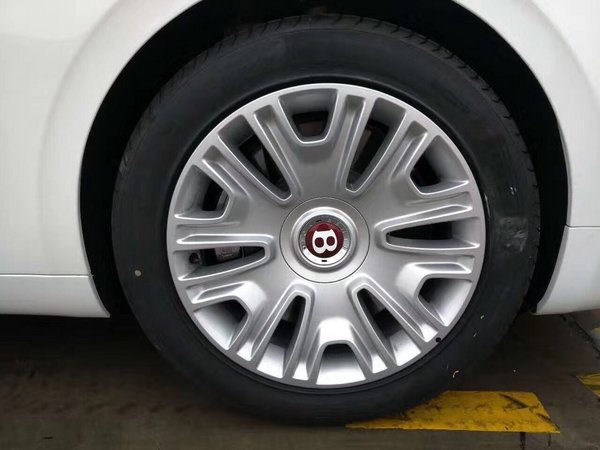 2017款宾利飞驰4.0T V8详配资讯天津报价-图3