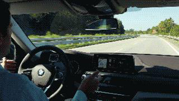 全新BMW 5系Li五大增强型驾驶辅助功能-图2