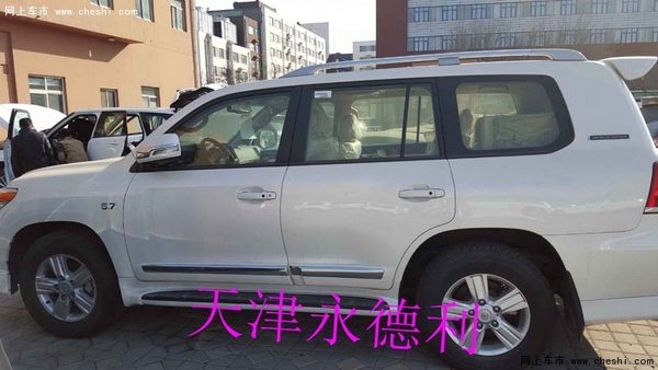 按揭豐田酷路澤5700底掛頂配 12氣囊色足-圖4