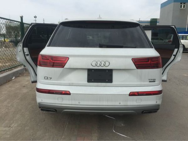 17款奥迪Q7现车报价 3.0T七座最低多少钱-图3