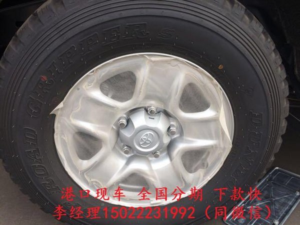 17款豐田酷路澤4000 丐版5座黑車黑內(nèi)飾-圖4
