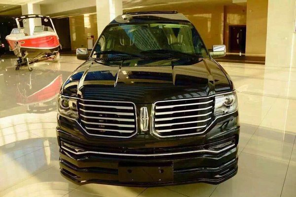 進口林肯領(lǐng)袖一號178萬 引富豪爭相提車-圖2