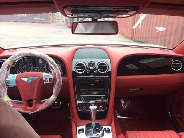 17款宾利飞驰4.0T现车 五座豪驾258万惠-图5