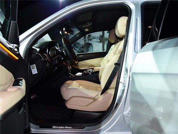 2017款奔馳GLS450現(xiàn)車 港口降價(jià)返利狂購-圖6
