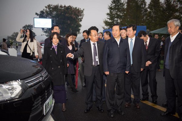 湖南新能源汽车产业创新与发展峰会召开-图2