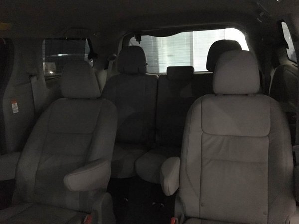 16款豐田塞納四驅(qū)商務(wù) 豪裝內(nèi)艙現(xiàn)車行情-圖6