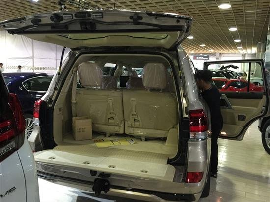 16款丰田陆地巡洋舰5700中东版 顶配报价_兰