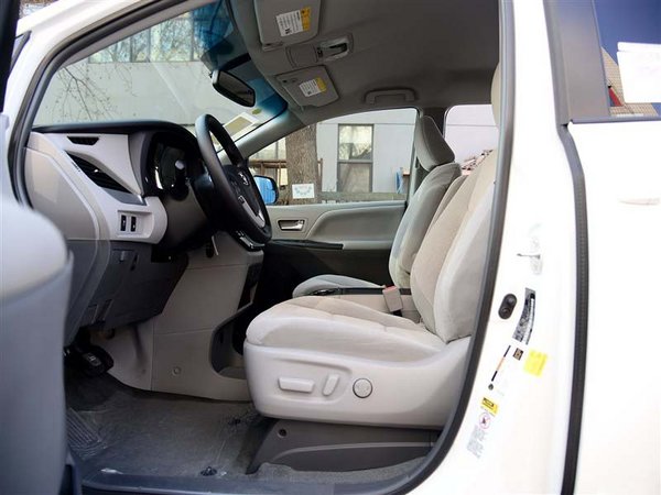 2016款豐田塞納四驅(qū)兩驅(qū) 商務(wù)現(xiàn)車37萬起-圖6