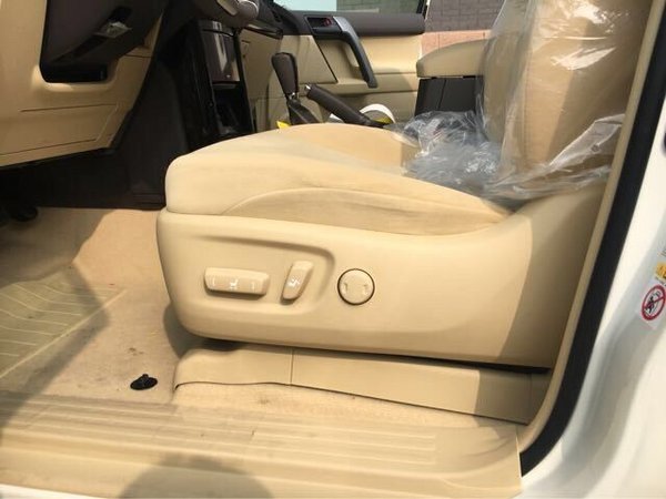 17款豐田霸道2700現(xiàn)車 熱降特惠五一專場-圖8