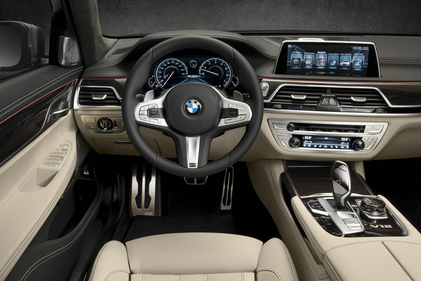 新BMW M760Li xDrive  动静皆宜-图4