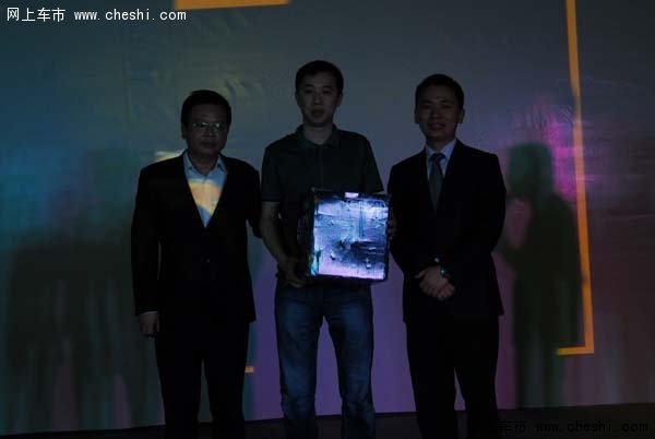 标志性mini中央仪表盘增强了驾驶者与车辆之间的互动.8.8英高清图片