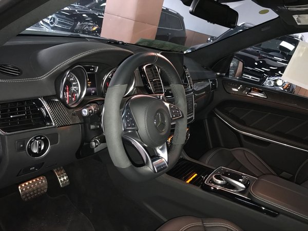 2017款奔驰GLS63现车 AMG运动包围新配置-图4