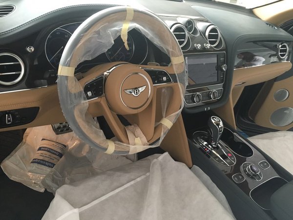 賓利添越現(xiàn)車報(bào)價(jià) 驚世土豪座駕獨(dú)家透底-圖4
