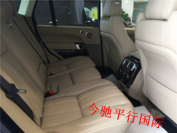 路虎揽胜行政3.0现车 暴雨街头畅快行进-图6