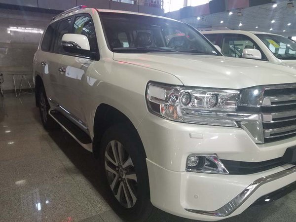 2017款豐田酷路澤5700 四驅(qū)越野八座現(xiàn)車-圖2