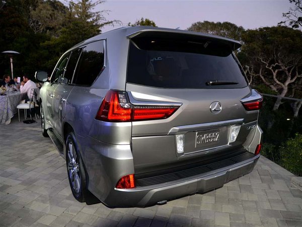 雷克萨斯LX570限量版 独特魁梧越野骤降-图3