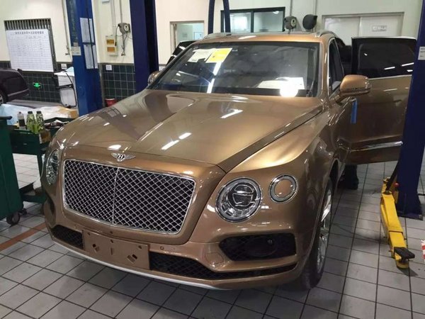 賓利添越Bentayga驚世之作 展廳現(xiàn)車色足-圖2