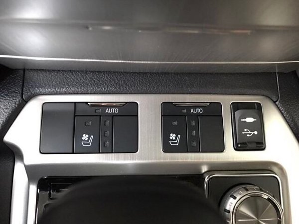 17款豐田酷路澤5700現(xiàn)車 VXR頂配145萬起-圖6