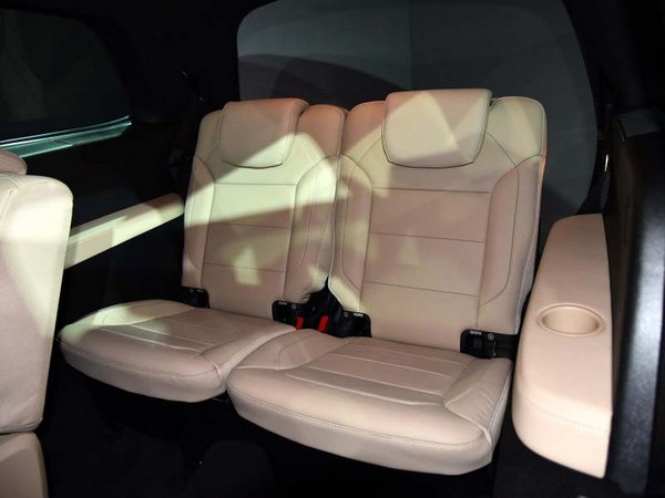 17款奔馳GLS500現(xiàn)車 極致打造優(yōu)惠價特賣-圖6