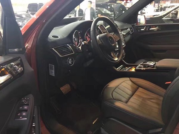 2017款奔驰GLS450配置 酷红撩妹特惠行情-图6