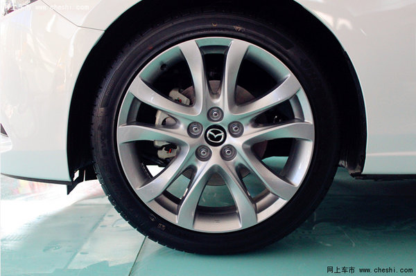 5l排量的阿特兹装配了一套225/45 r19规格的轮胎,尺寸和进口版本的
