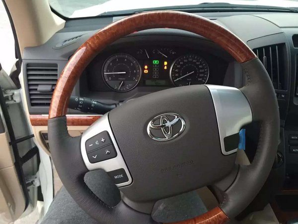 2016款豐田酷路澤4000 V6陸巡現(xiàn)貨甩一臺(tái)-圖4
