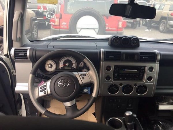2016款丰田FJ酷路泽 8气囊双油箱仅54万-图5