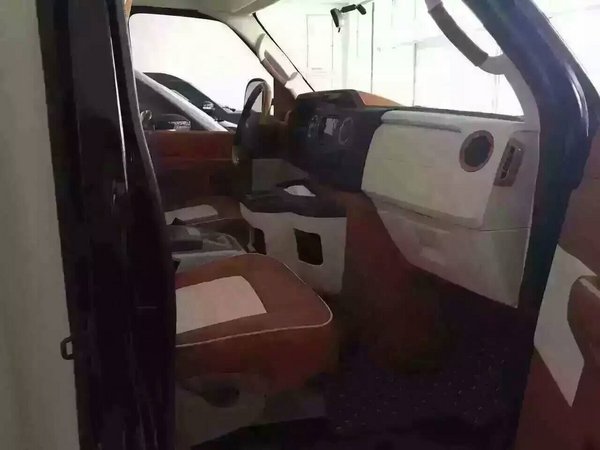 福特E350明星保姆車 外觀內(nèi)飾配置全解析-圖4