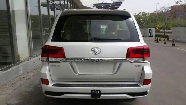 本月下调16款丰田酷路泽4000 狂野V6登场-图3