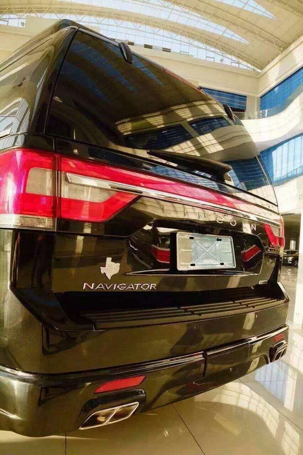 進口林肯領(lǐng)袖一號178萬 引富豪爭相提車-圖3