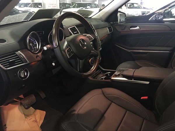 2016款奔馳GL550現(xiàn)車 燃盡底價(jià)港口爆惠-圖5