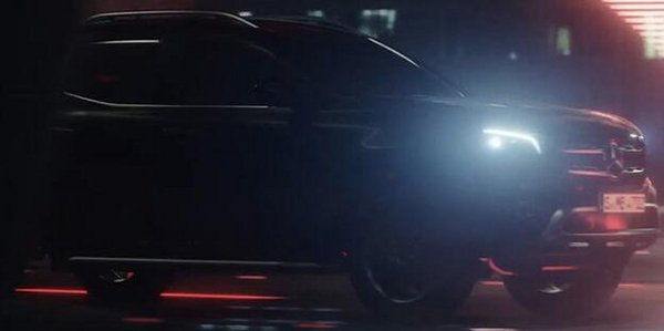 奔驰X级皮卡预告视频发布下半年正式推出-图1