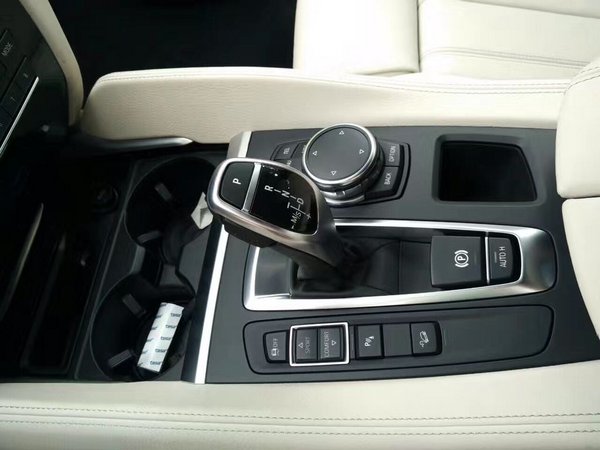 2016款宝马X6M现车配置 BMW电动天窗81万-图5