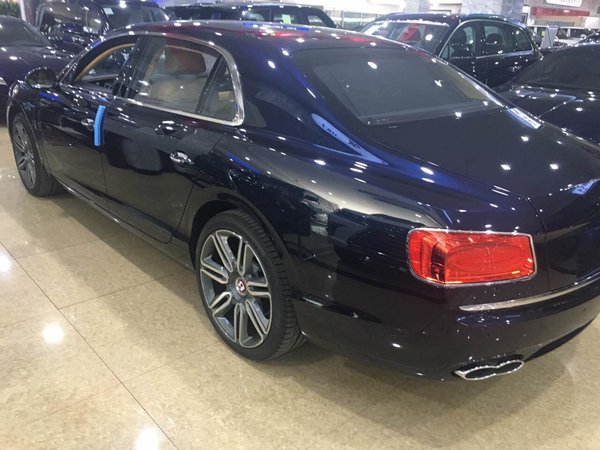 2016款宾利飞驰V8现车 4.0T飞驰劲促底惠-图3