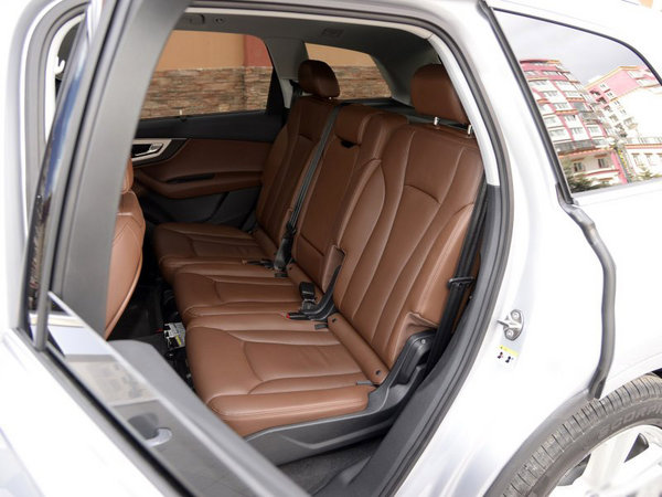 勁惠新款?yuàn)W迪Q7現(xiàn)車 天津首降還可貸款購-圖7