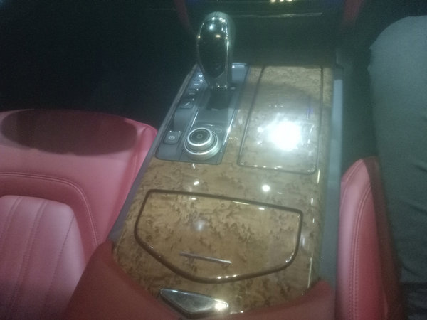 玛莎拉蒂莱万特 限量版蓝色大功率越野车-图9