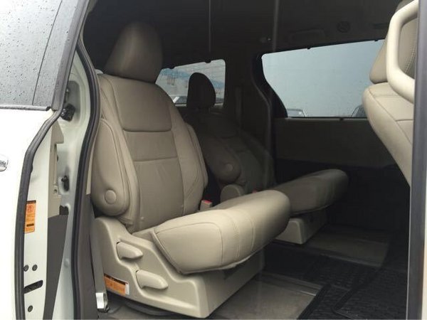2016款丰田塞纳商务车 舒适内舱期待满满-图8