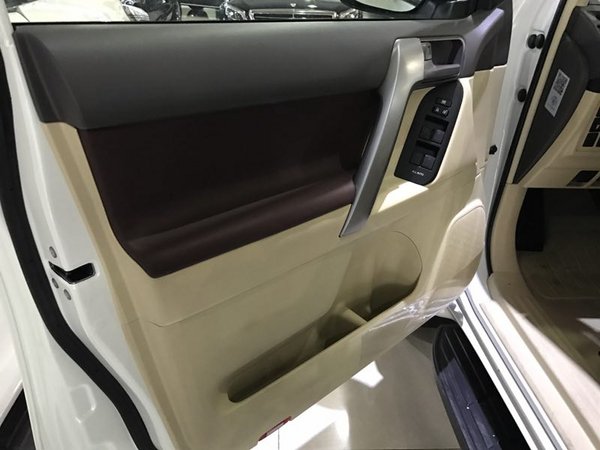 2017款丰田霸道2700 真皮座椅细节展示图-图9