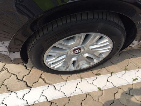 17款宾利飞驰V8S现车 更低排量更低价格-图4