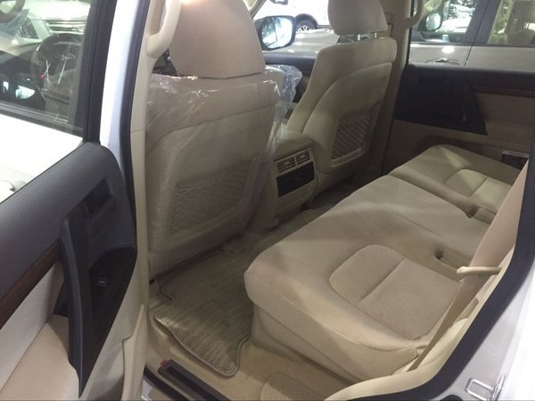 17款丰田酷路泽4000 新车实拍解密新越野-图10