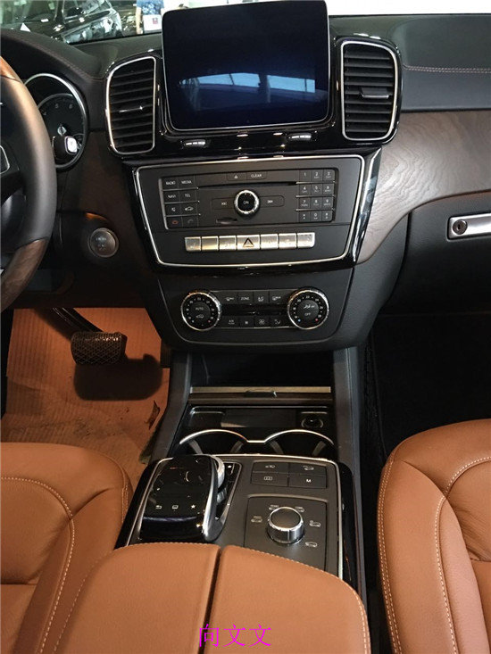 2017款奔馳GLS450 行情配置優(yōu)惠價132萬-圖5