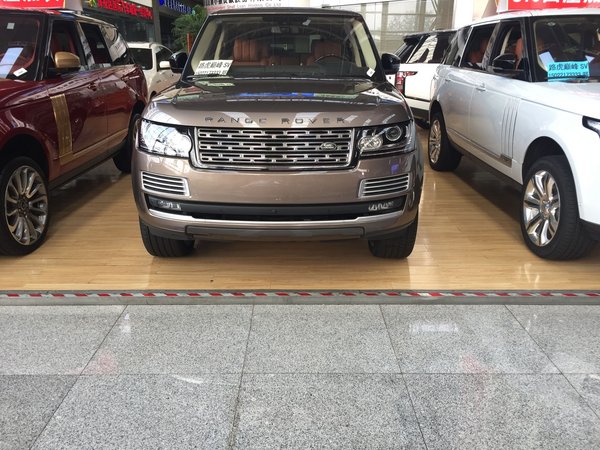 路虎揽胜巅峰加长SV版 梦想豪车375万起-图2