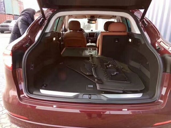 17款玛莎拉蒂Levante 热销名流SUV很拉风-图6