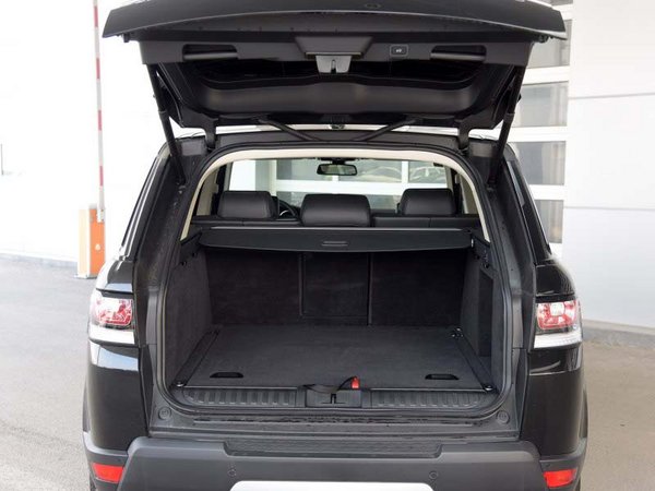 路虎揽胜运动顶级SUV 动力越野身价不菲-图7