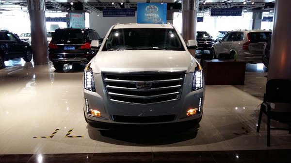 新款凯迪拉克凯雷德 豪华大商务别有洞天-图2