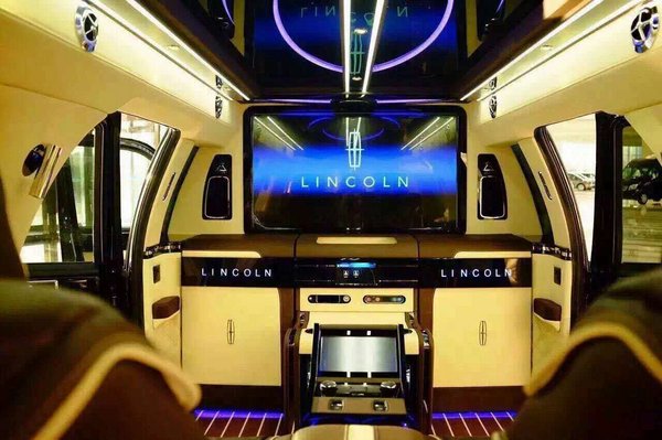 進口林肯領(lǐng)袖一號178萬 引富豪爭相提車-圖5