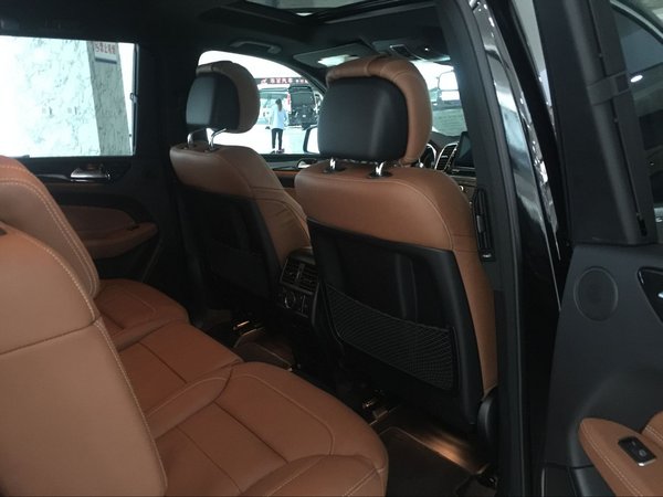 奔馳GLS450現(xiàn)車行情 平價購車109萬秒殺-圖6