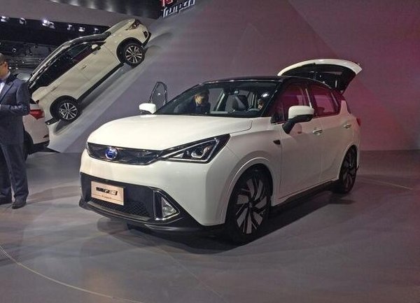 新车定位于纯电动小型suv,是广汽传祺基于新能源平台打造的首款纯电动